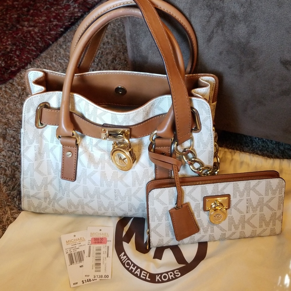 Michael Kors Hamilton And Matching Wallet